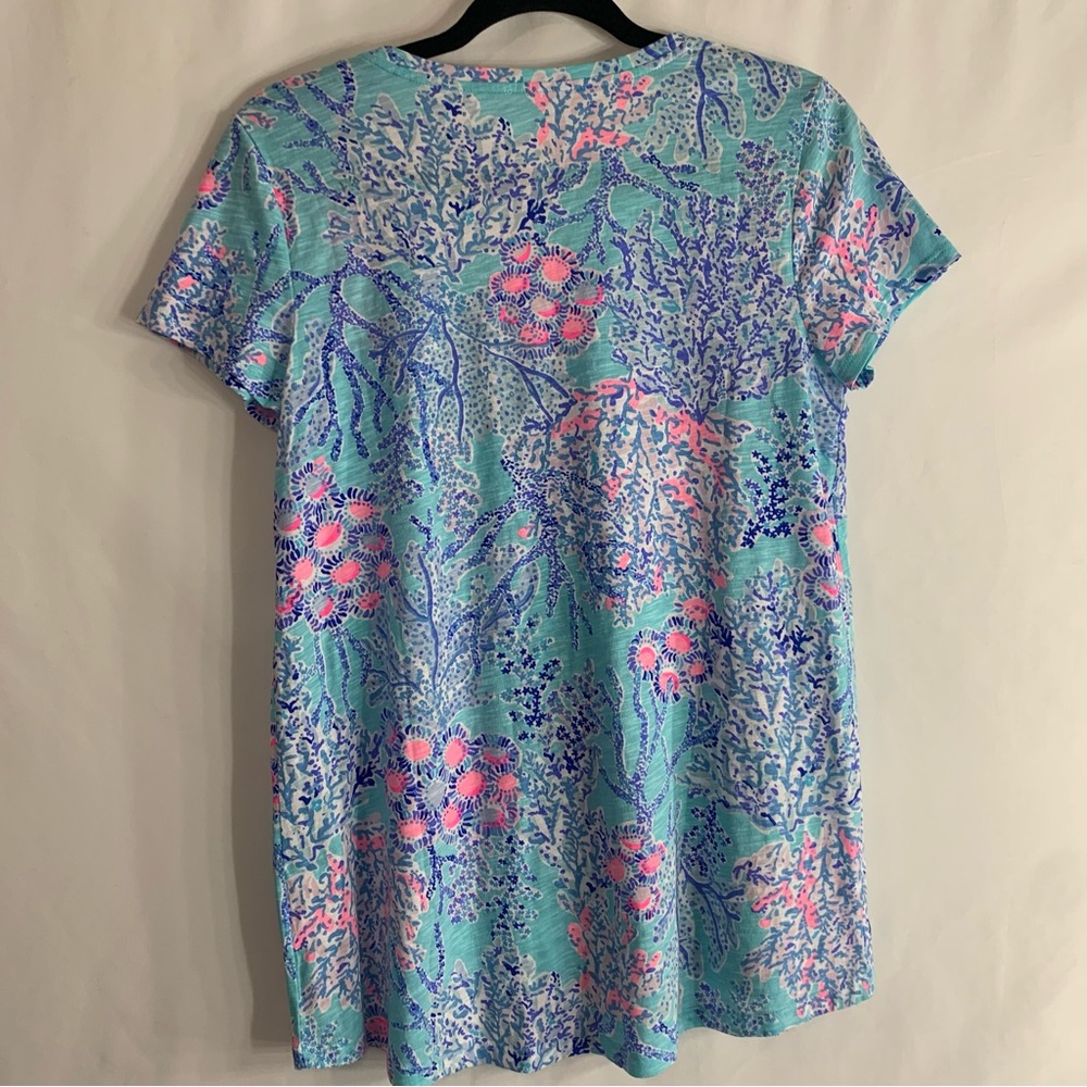 NEW Lilly Pulitzer Etta V-Neck Tee Blue Ibiza “Now You Sea Me”, Size S - Picture 7 of 7